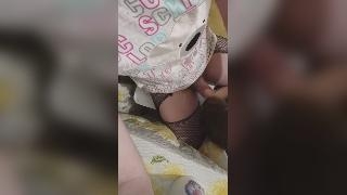 Надел колготки а соснула подруга на кухне