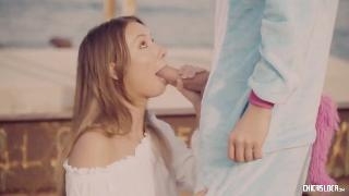 Тейлор Сэндс чпокнулась на пристани во время кастинга