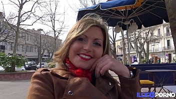 Andréa, estéticienne coquine, se fait baiser dans tous les sens