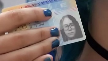 Им всего 18 и они хотят дебютировать в порно!